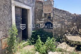 Istra, Puntera, predivna kamena kuća za adaptaciju s pogledom na otok Cres, Barban, Casa