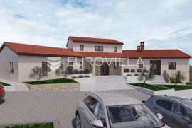 Istra, Rovinjsko Selo, stambeno poslovni objekt 600 m2 na zemljištu 3500 m2 u izgradnji, Rovinj, House