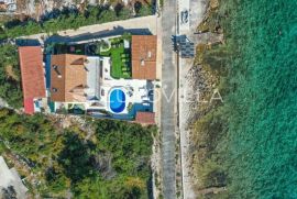 Otok Drvenik, tradicionalna Dalmatinska  vila s dvorištem i bazenom, Trogir - Okolica, Ev