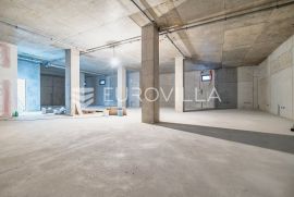 Velika Gorica, centar, poslovni prostor sa skladištem 300 m2, Propiedad comercial