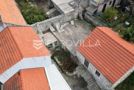 Blato, otok Korčula – kamena kuća 50 m2, Blato, Famiglia