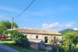 Dvije kuće za adaptaciju, okolica Buzeta, Buzet, Famiglia