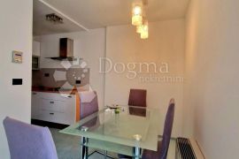 Dvosobni stan s dnevnim boravkom u srcu Rijeke, Rijeka, Appartement