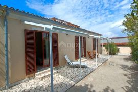 ISTRA BANJOLE- Obiteljska kuća s pogledom na more na odličnoj lokaciji!, Medulin, Famiglia