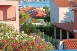 ISTRA BANJOLE- Obiteljska kuća s pogledom na more na odličnoj lokaciji!, Medulin, Famiglia