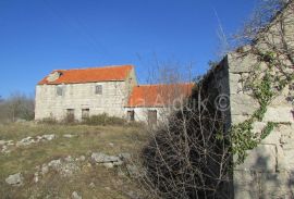 Imotski Lovreć četiri kamene kuće i velika okućnica 13000 m2, Lovreć, Σπίτι