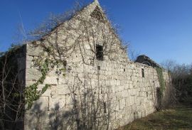 Imotski Lovreć četiri kamene kuće i velika okućnica 13000 m2, Lovreć, Famiglia