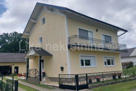 GOSPIĆ - Kaniža, kuća katnica, dvorišna zgrada, okućnica, Gospić, Famiglia