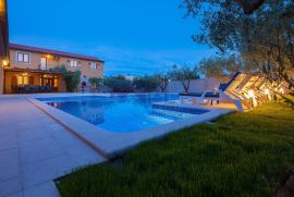 MEDULIN, Banjole, prekrasna vila sa bazenom od 70 m2, Medulin, House