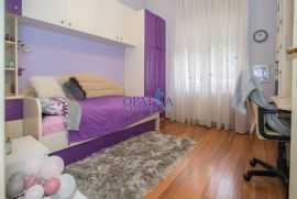 PEĆINE - Predivan stan od 107 m2 s dvije garaže i okućnicom!, Rijeka, Appartamento