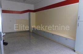 Viškovo - prodaja poslovnog prostora na frekventnoj lokaciji, 23.40 m2, Viškovo, Immobili commerciali