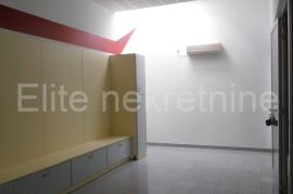 Viškovo - prodaja poslovnog prostora na frekventnoj lokaciji, 23.40 m2, Viškovo, Poslovni prostor
