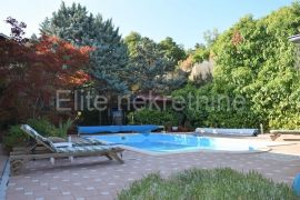 Škurinje - prodaja prekrasne obiteljske kuće sa bazenom, 250m2!, Rijeka, Famiglia