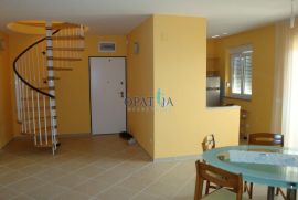 OPATIJA - Dvoetažni stan, 3S+DB, garaža, vrt i prekrasan pogled na more!, Opatija, Appartamento