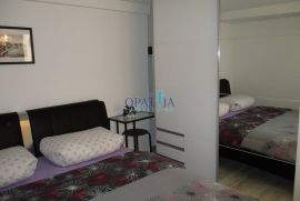 Lijep apartman od 30 m2 s terasom i parkingom, Opatija - Okolica, Apartamento