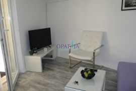 Lijep apartman od 30 m2 s terasom i parkingom, Opatija - Okolica, Διαμέρισμα