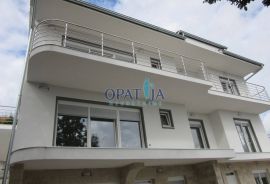 Opatija-Pobri kuća sa 6 stanova i bazenom, Opatija - Okolica, بيت