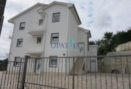 Opatija-Pobri kuća sa 6 stanova i bazenom, Opatija - Okolica, بيت