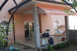 Ičići - prekrasna villa sa 7 stanova udaljena 200 m od plaže, Opatija - Okolica, Kuća