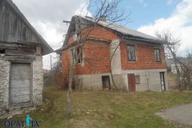 Čabar PRILIKA ZA INVESTITORE - kuća na parceli od 63000 m2, Čabar, Kuća