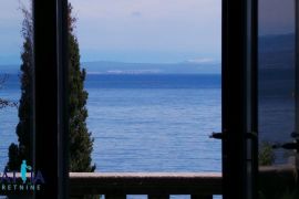 Luksuzan stan za najam u vili uz more, sa vrtom i otvorenim pogledom na more, Opatija, Daire