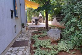Medulin - lijepa kuća sa vrtom i garažom, 210 m2, Medulin, Kuća