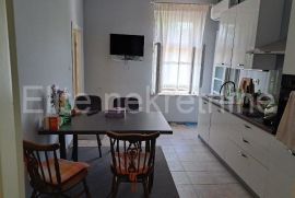 Pehlin - stan u kući, sa okućnicom, Rijeka, Appartment