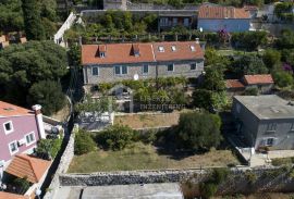 Prodaja dvojne kuće s prostranim vrtom i samostojećim objektom u Dubrovniku, Dubrovnik, Дом