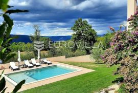 Istra, Rakalj, prekrasna vila s bazenom i pogledom na more na 1000 m2 zemljišta, Marčana, Famiglia