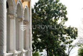 Opatija - Centar, luksuzan trosoban stan u prekrasnoj vili prvi red do mora, NKP 118 m2, Opatija, Flat