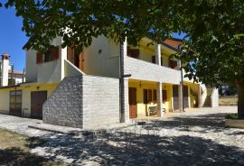 Kuća s maslinikom i pogledom na more u okolici Poreča, Poreč, Ev