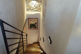 Prekrasna kamena kuća s prostranom okućnicom, Bale, Istra, Bale, Famiglia