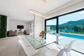 Prodaja prekrasne vile s bazenom i pogledom na more u blizini Dubrovnika, Dubrovnik - Okolica, Famiglia
