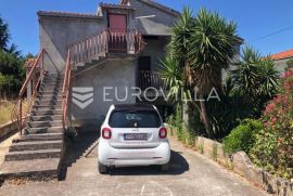 Čiovo, samostojeća kuća u blizini mora, Trogir, Maison
