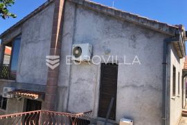 Čiovo, samostojeća kuća u blizini mora, Trogir, Famiglia