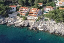 Prodaje se villa na Prižbi prvi red do mora, Blato, Famiglia
