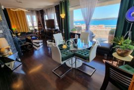 Trogir, luksuzan penthouse s terasom i panoramskim pogledom na more, Trogir, Daire