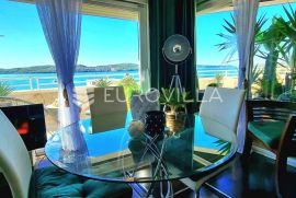 Trogir, luksuzan penthouse s terasom i panoramskim pogledom na more, Trogir, Stan