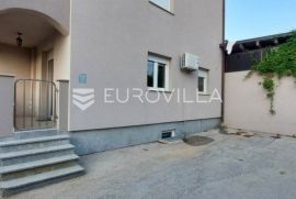 Istra, Medulin, četverosoban stan s vrtom i parkingom, NKP 75 m2, Medulin, Apartamento