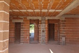 KANFANAR - Kuća u roh-bau fazi izgradnje na odličnoj lokaciji, Kanfanar, Casa