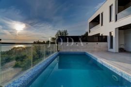Dramalj moderna kuća sa bazenom i panoramskim pogledom na more, Crikvenica, بيت
