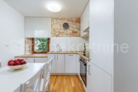 Istra,Šišan - Prodaja renovirane kamene kuće sa tri apartmana !, Ližnjan, Maison