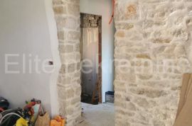 Brtonigla - novouređeni stan u kamenoj kući, 85m2, Brtonigla, Διαμέρισμα