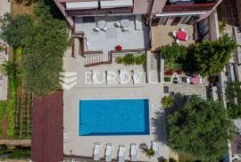 Istra, Peroj, apartmanska kuća s prekrasnom okućnicom i panoramskim pogledom na Brijune, Vodnjan, Poslovni prostor