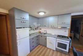 Bilice/Apartmanska kuća sa lijepo uređenom okućnicom, Bilice, Casa