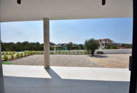 Prekrasan stan S1 sa vrtom i pogledom na more, 550m od plaže, Tribunj, Διαμέρισμα