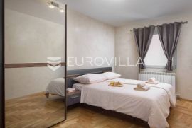 Istra, Pula, najam prekrasnog stana s jednom spavaćom sobom u centru grada i pogledom na more, Pula, Stan
