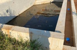 Građevinsko zemljište Građevinska parcela s dozvolom za izgradnju kuće s bazenom!, Medulin, Arazi