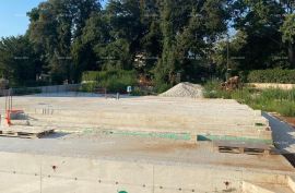 Građevinsko zemljište Građevinska parcela s dozvolom za izgradnju kuće s bazenom!, Medulin, Terreno