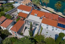 Prodaja kamene kuće sa poslovnim prostorom pokraj Rijeke Dubrovačke, Dubrovnik - Okolica, Famiglia